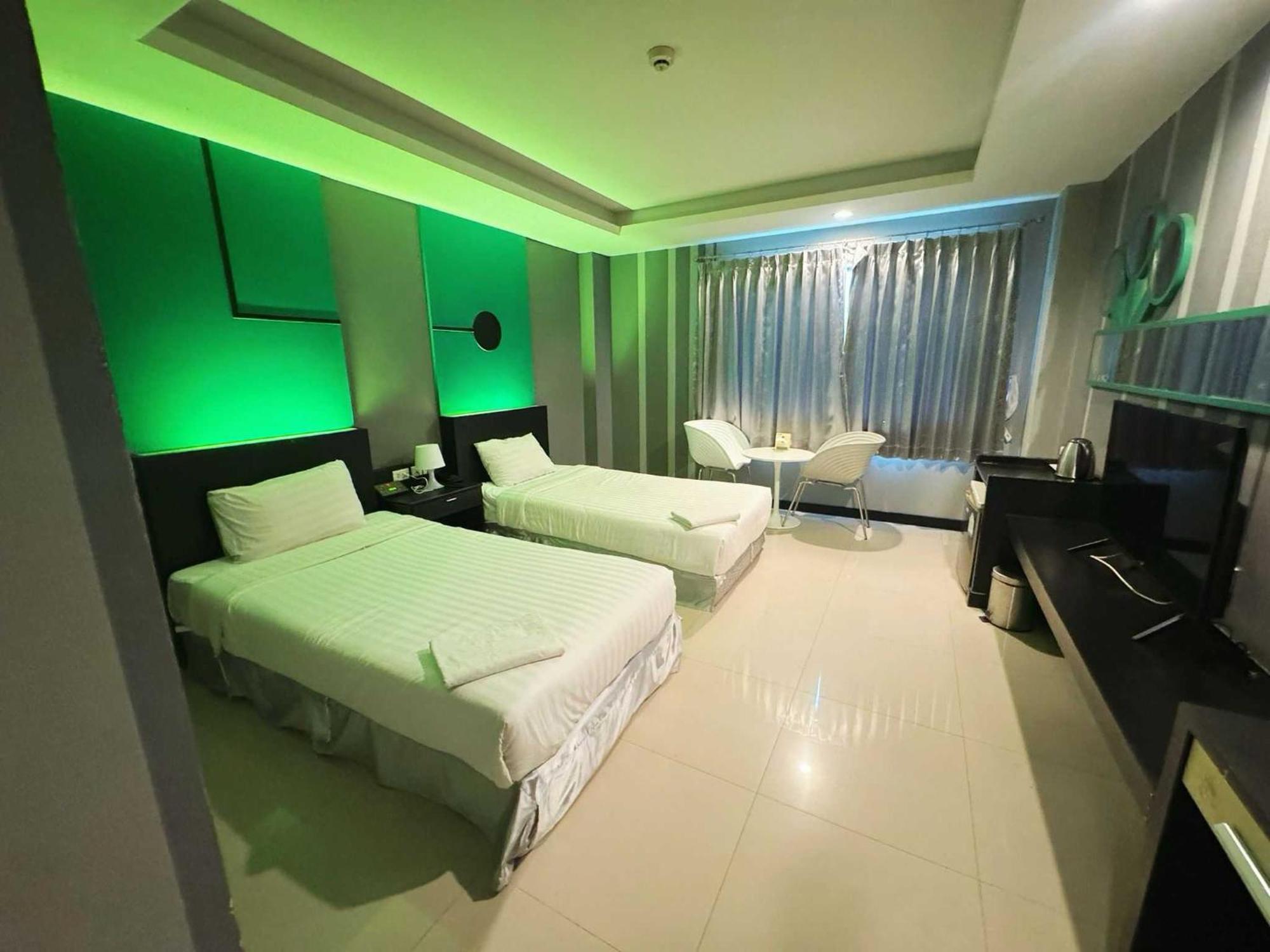 Capital O 75514 Vasidtee City Hotel Suphan Buri Εξωτερικό φωτογραφία