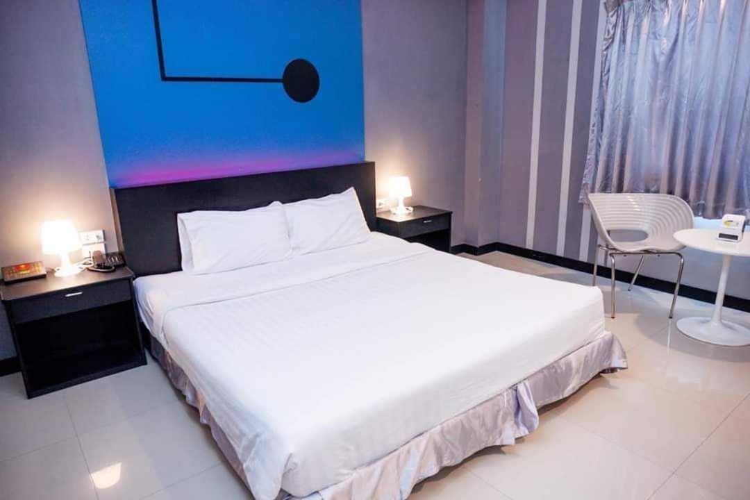 Capital O 75514 Vasidtee City Hotel Suphan Buri Εξωτερικό φωτογραφία