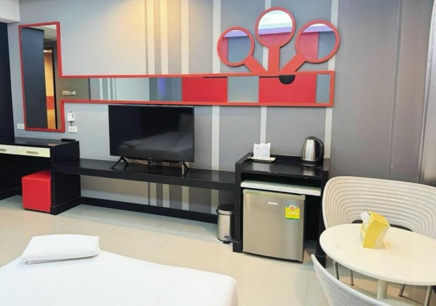 Capital O 75514 Vasidtee City Hotel Suphan Buri Εξωτερικό φωτογραφία