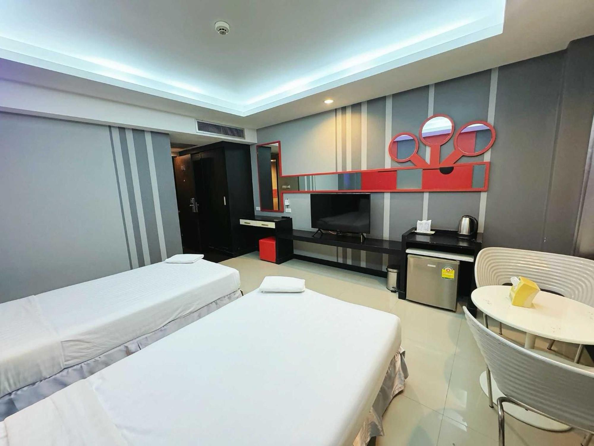 Capital O 75514 Vasidtee City Hotel Suphan Buri Εξωτερικό φωτογραφία