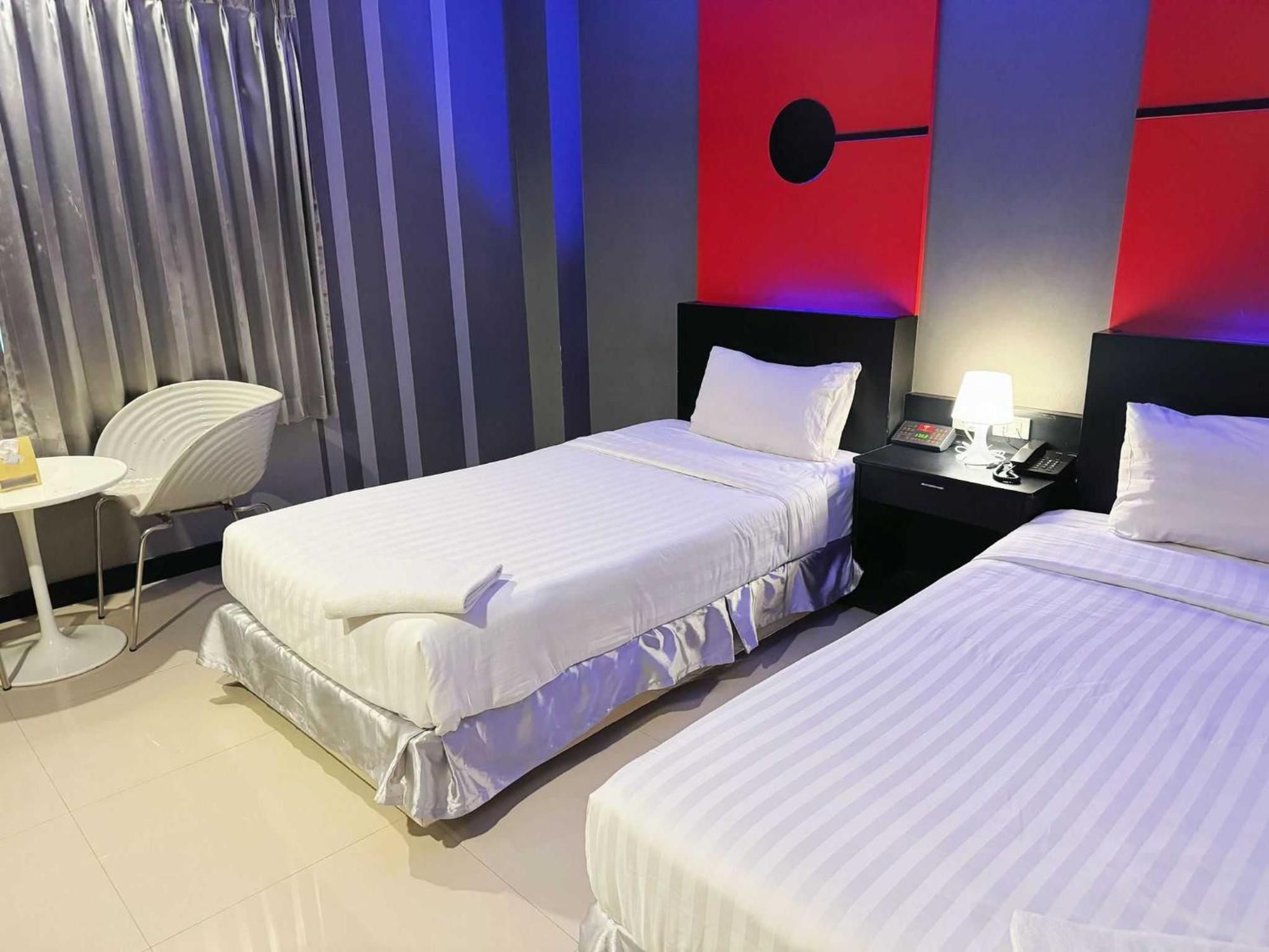 Capital O 75514 Vasidtee City Hotel Suphan Buri Εξωτερικό φωτογραφία