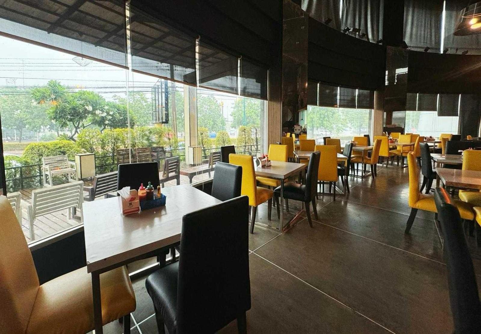 Capital O 75514 Vasidtee City Hotel Suphan Buri Εξωτερικό φωτογραφία