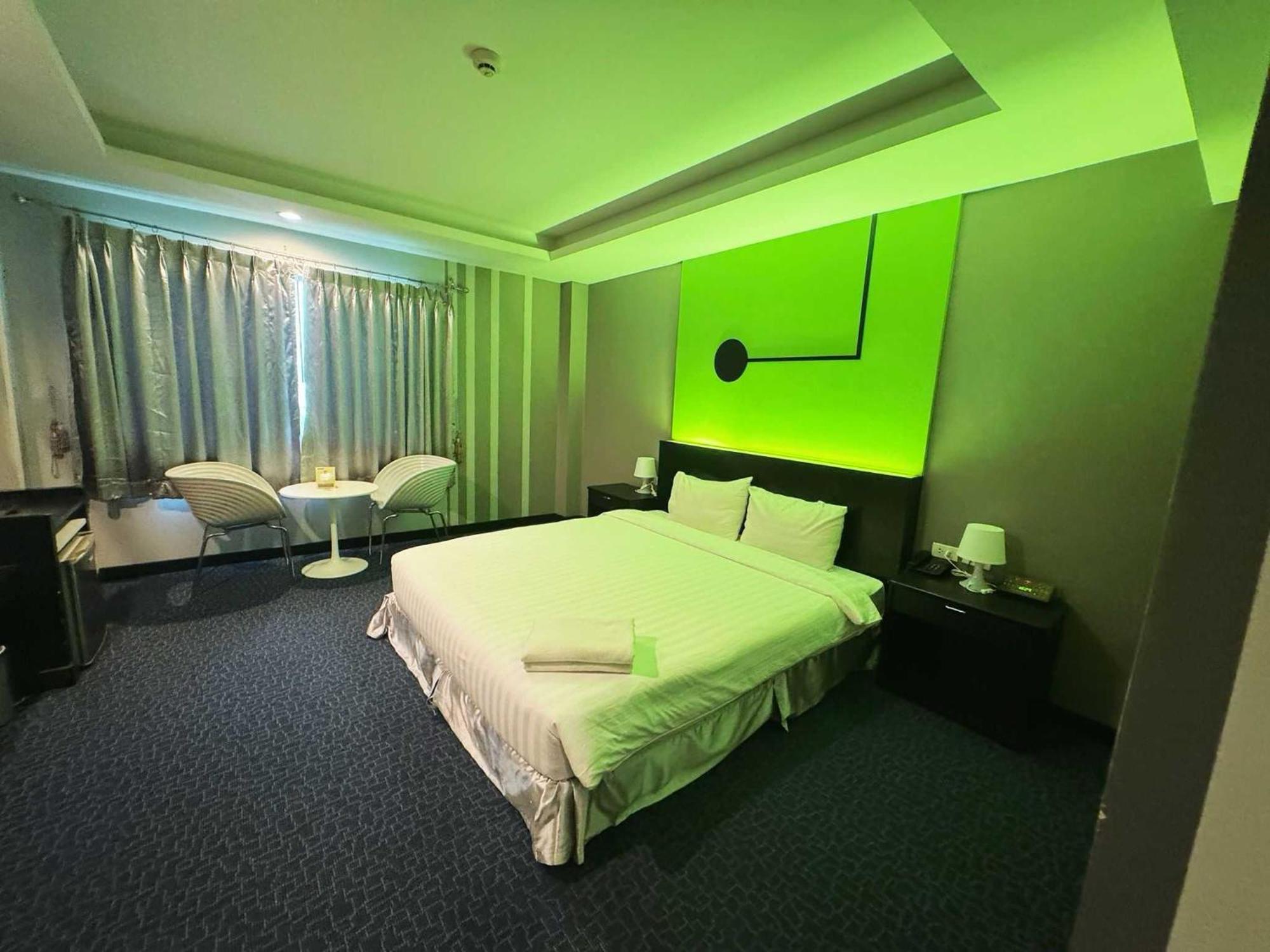 Capital O 75514 Vasidtee City Hotel Suphan Buri Εξωτερικό φωτογραφία