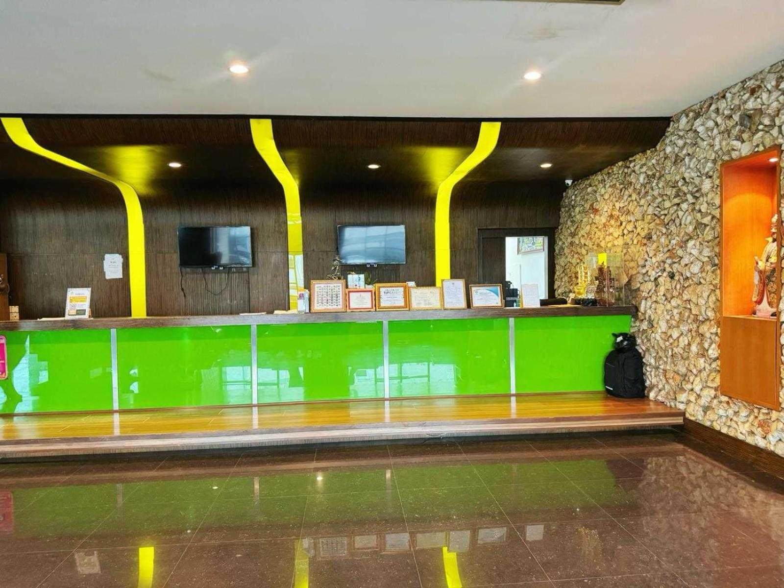 Capital O 75514 Vasidtee City Hotel Suphan Buri Εξωτερικό φωτογραφία