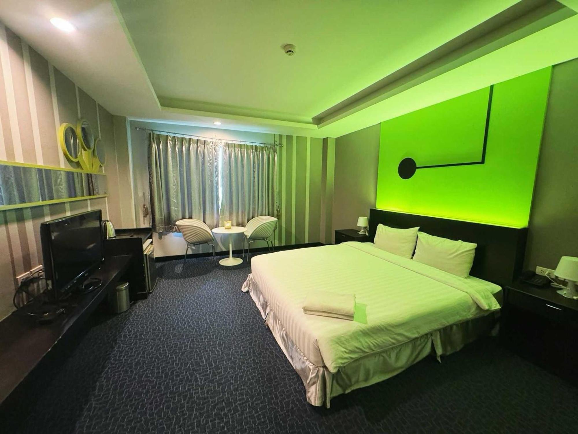 Capital O 75514 Vasidtee City Hotel Suphan Buri Εξωτερικό φωτογραφία