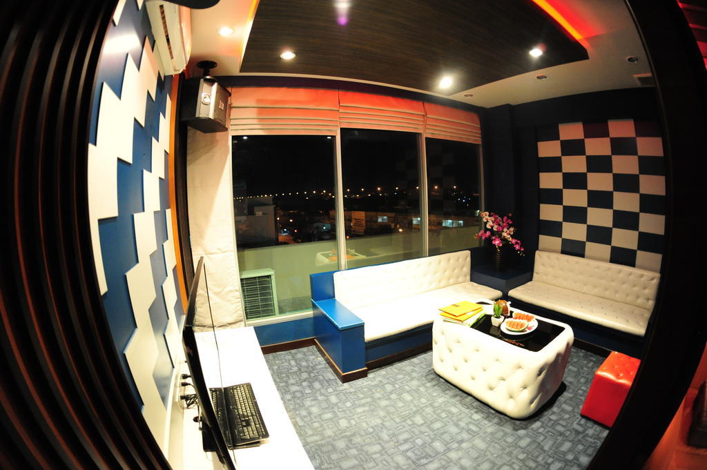 Capital O 75514 Vasidtee City Hotel Suphan Buri Εξωτερικό φωτογραφία